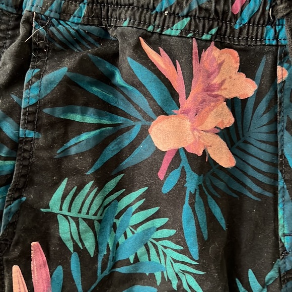 Mens Hollister “Hawaiian Jogger Shorts, mens size S - Picture 2 of 11